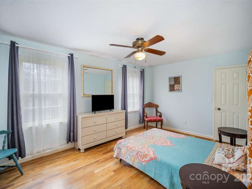 1346 5th Street Circle, Hickory, NC 28601.  MLS# CAR4213980, YatesRealty ID 3777. 