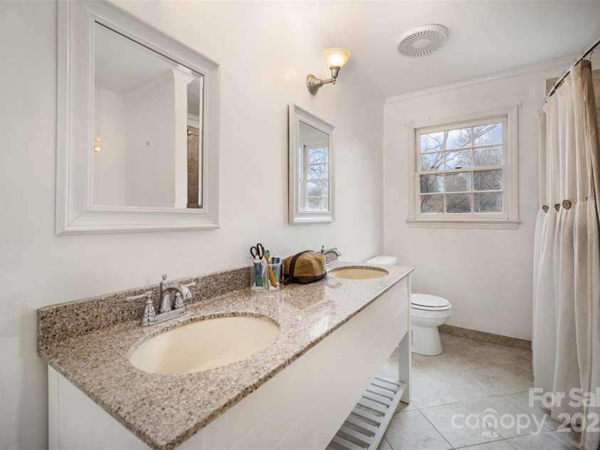 1346 5th Street Circle, Hickory, NC 28601.  MLS# CAR4213980, YatesRealty ID 3777. 