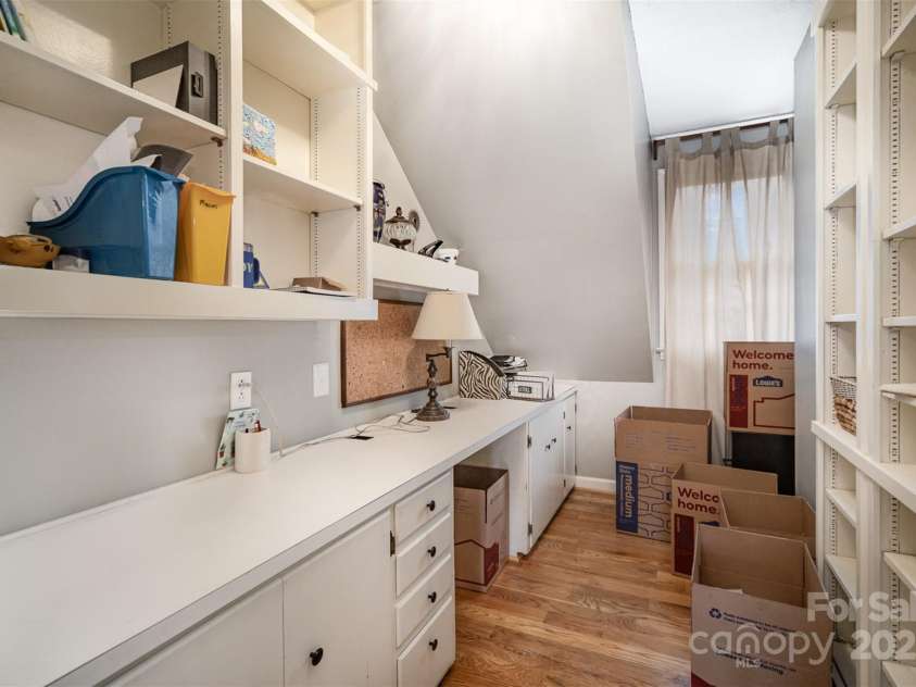 1346 5th Street Circle, Hickory, NC 28601.  MLS# CAR4213980, YatesRealty ID 3777. 