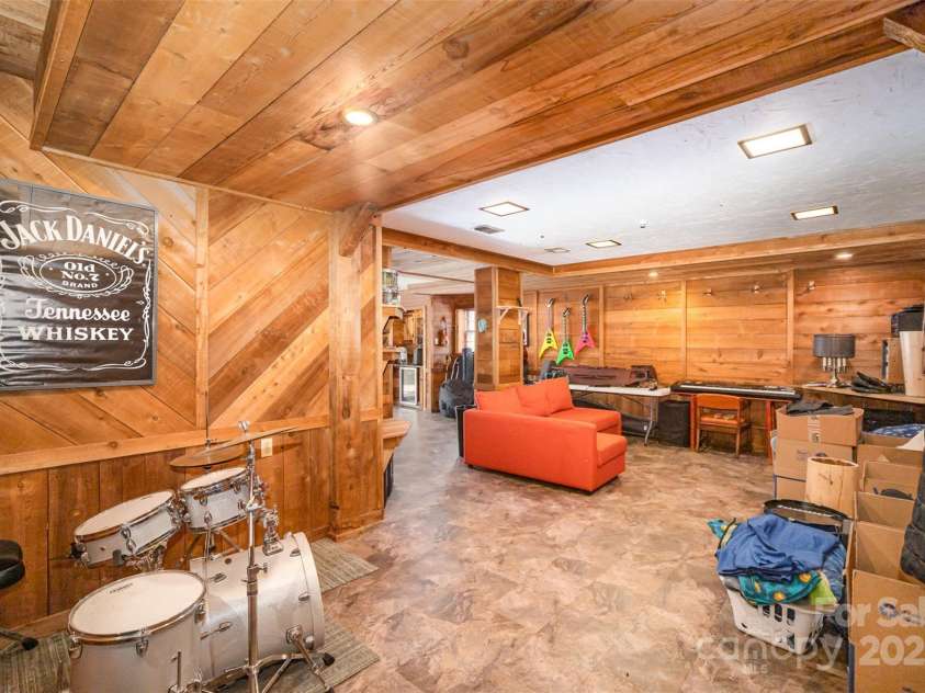 1346 5th Street Circle, Hickory, NC 28601.  MLS# CAR4213980, YatesRealty ID 3777. 