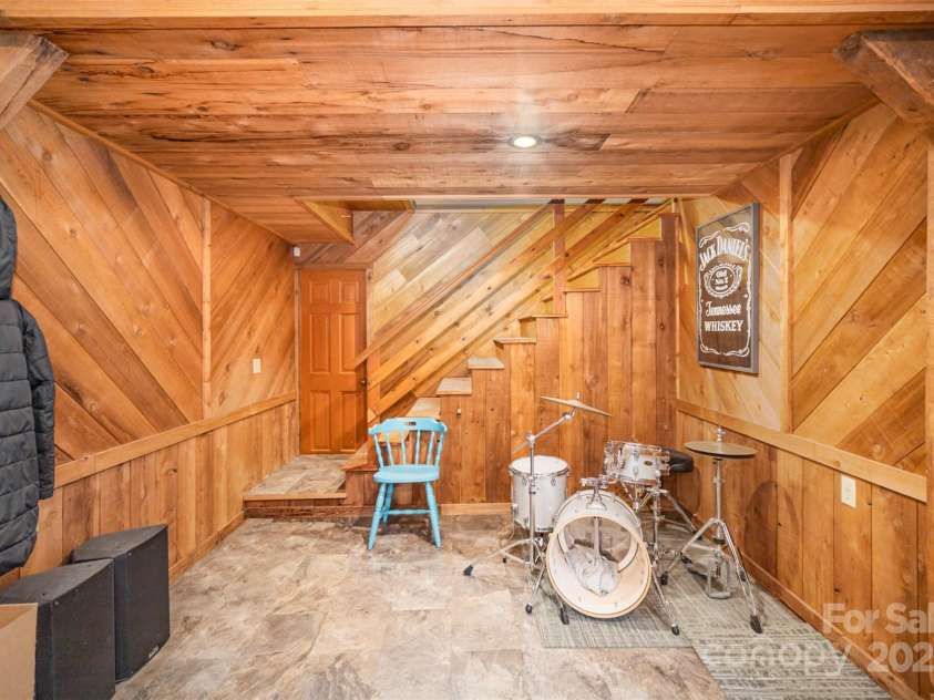 1346 5th Street Circle, Hickory, NC 28601.  MLS# CAR4213980, YatesRealty ID 3777. 