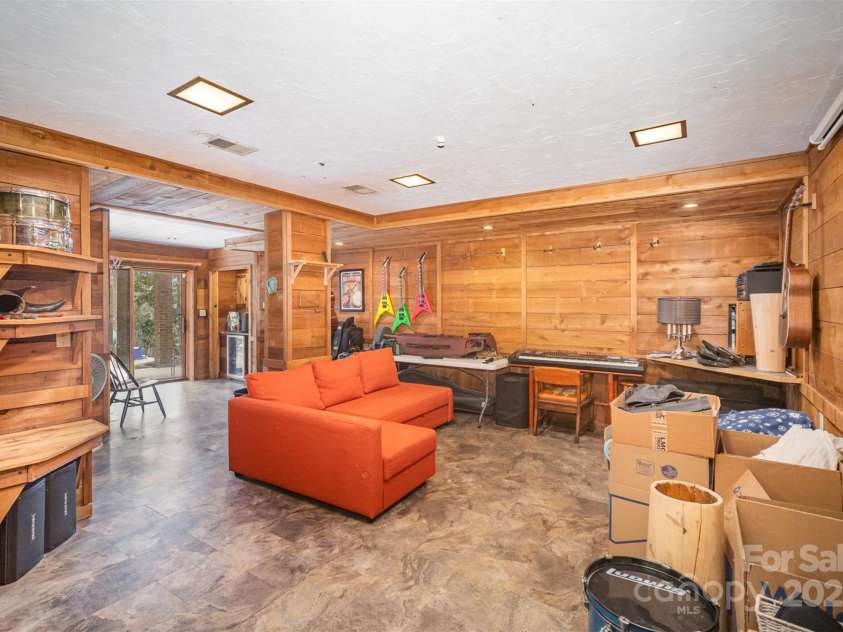 1346 5th Street Circle, Hickory, NC 28601.  MLS# CAR4213980, YatesRealty ID 3777. 