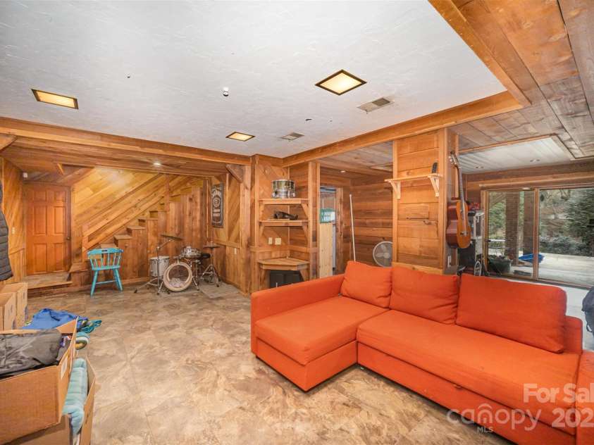 1346 5th Street Circle, Hickory, NC 28601.  MLS# CAR4213980, YatesRealty ID 3777. 