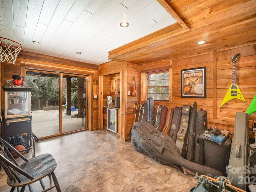 1346 5th Street Circle, Hickory, NC 28601.  MLS# CAR4213980, YatesRealty ID 3777. 