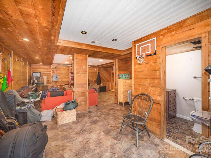 1346 5th Street Circle, Hickory, NC 28601.  MLS# CAR4213980, YatesRealty ID 3777. 