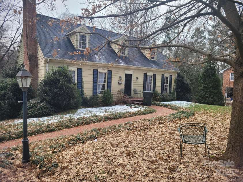 1346 5th Street Circle, Hickory, NC 28601.  MLS# CAR4213980, YatesRealty ID 3777. 