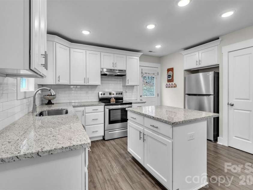 518 Lake Head Road, Norwood, NC 28128.  MLS# CAR4321250, YatesRealty ID 3777. 