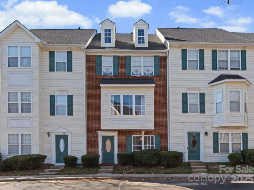 9930 Treeside Lane, Matthews, NC 28105.  MLS# CAR4329501, YatesRealty ID 3777. 