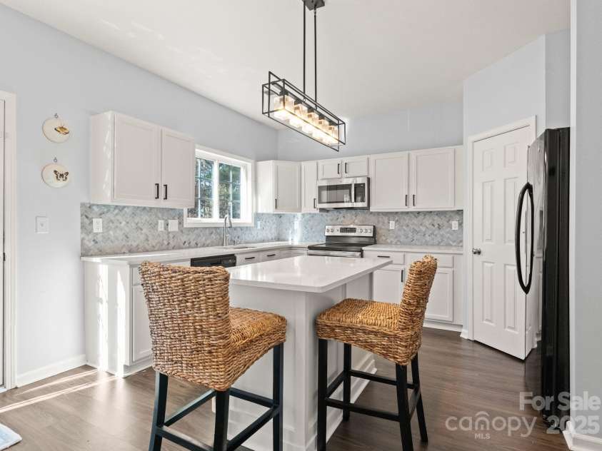 9930 Treeside Lane, Matthews, NC 28105.  MLS# CAR4329501, YatesRealty ID 3777. 