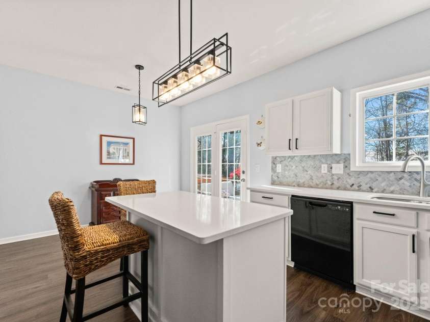 9930 Treeside Lane, Matthews, NC 28105.  MLS# CAR4329501, YatesRealty ID 3777. 