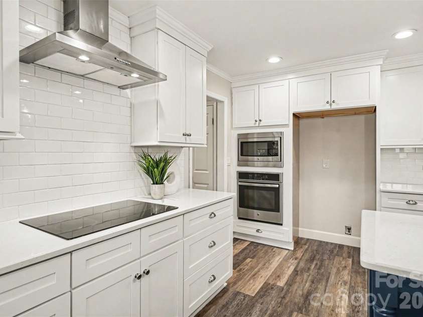 4724 Weddington Matthews Road, Matthews, NC 28104.  MLS# CAR4396504, YatesRealty ID 37770. 