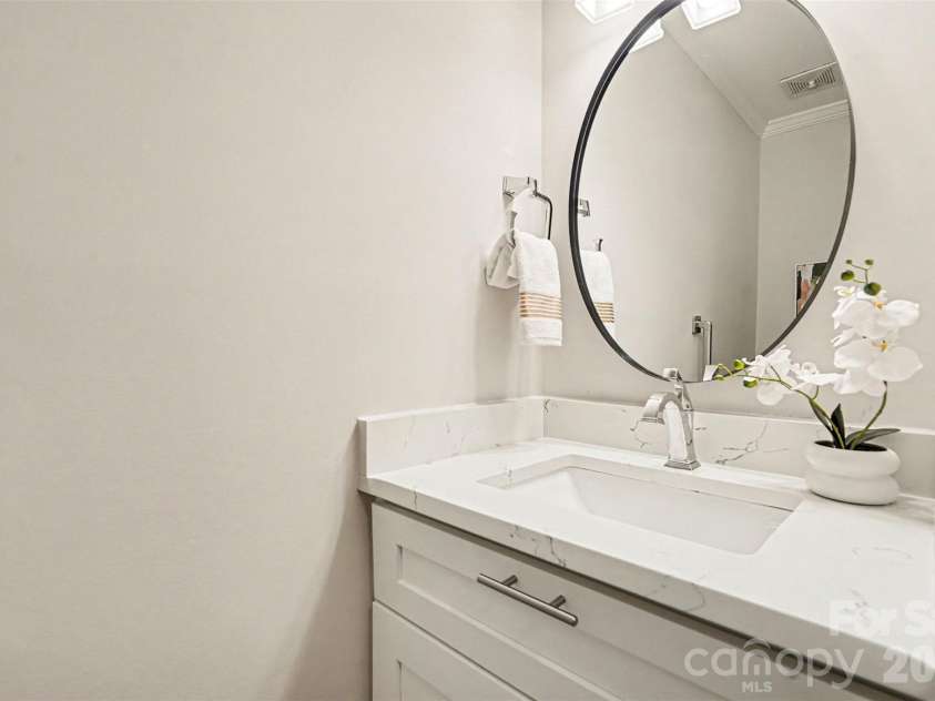 4724 Weddington Matthews Road, Matthews, NC 28104.  MLS# CAR4396504, YatesRealty ID 37770. 
