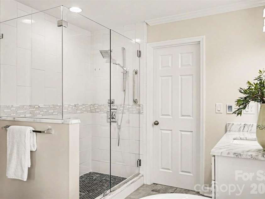 4724 Weddington Matthews Road, Matthews, NC 28104.  MLS# CAR4396504, YatesRealty ID 37770. 