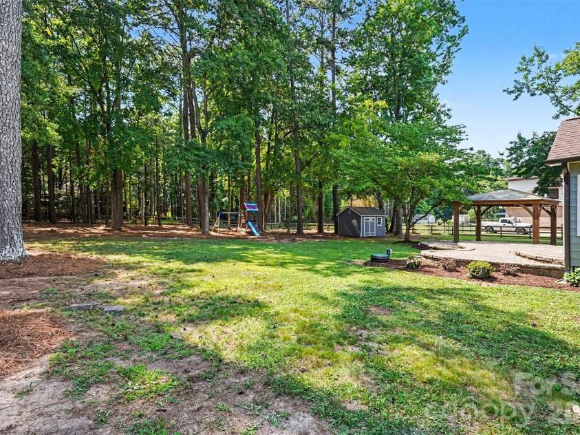 4724 Weddington Matthews Road, Matthews, NC 28104.  MLS# CAR4396504, YatesRealty ID 37770. 