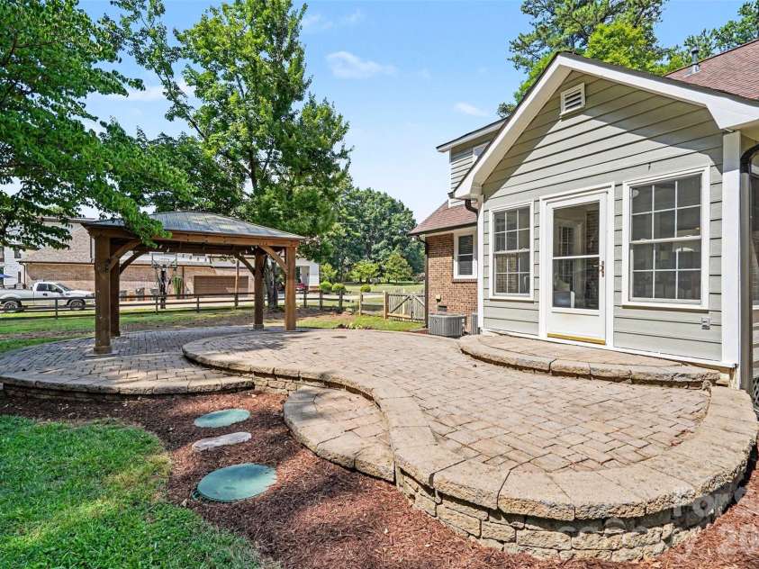 4724 Weddington Matthews Road, Matthews, NC 28104.  MLS# CAR4396504, YatesRealty ID 37770. 