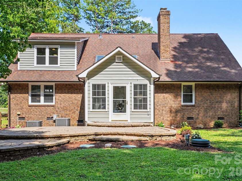4724 Weddington Matthews Road, Matthews, NC 28104.  MLS# CAR4396504, YatesRealty ID 37770. 