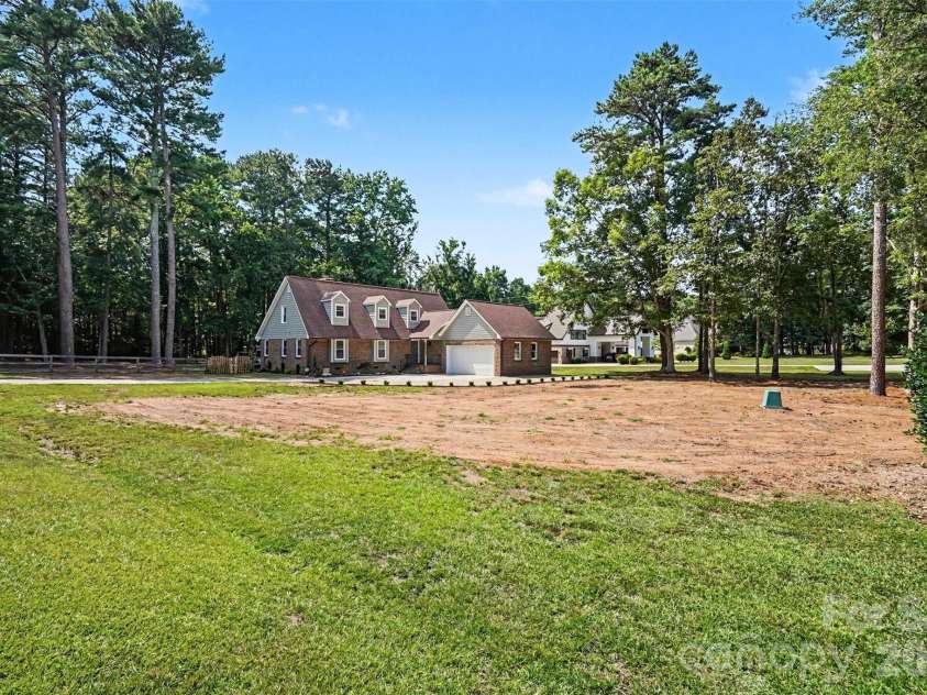 4724 Weddington Matthews Road, Matthews, NC 28104.  MLS# CAR4396504, YatesRealty ID 37770. 