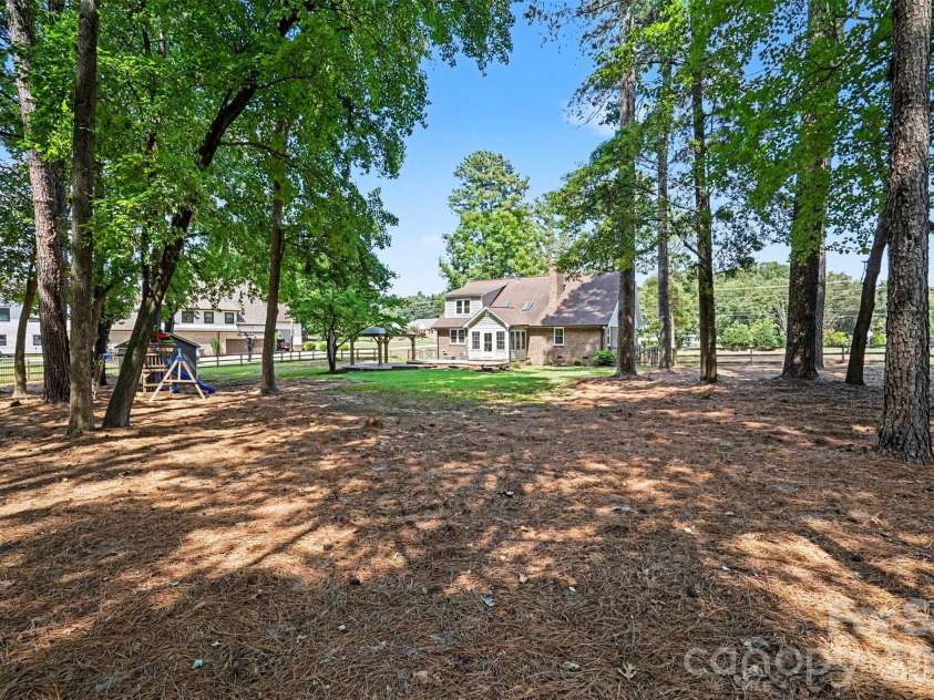 4724 Weddington Matthews Road, Matthews, NC 28104.  MLS# CAR4396504, YatesRealty ID 37770. 