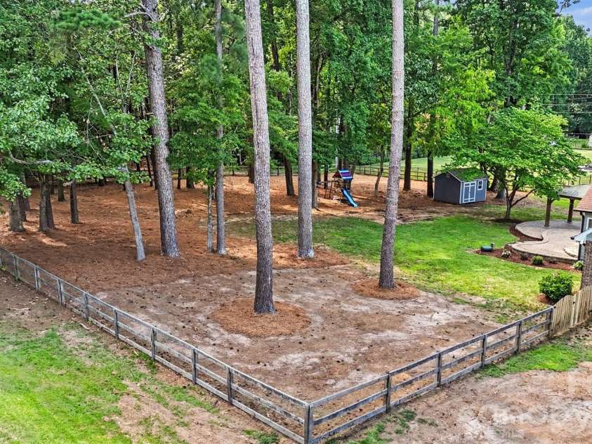 4724 Weddington Matthews Road, Matthews, NC 28104.  MLS# CAR4396504, YatesRealty ID 37770. 