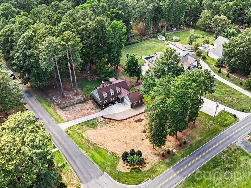 4724 Weddington Matthews Road, Matthews, NC 28104.  MLS# CAR4396504, YatesRealty ID 37770. 
