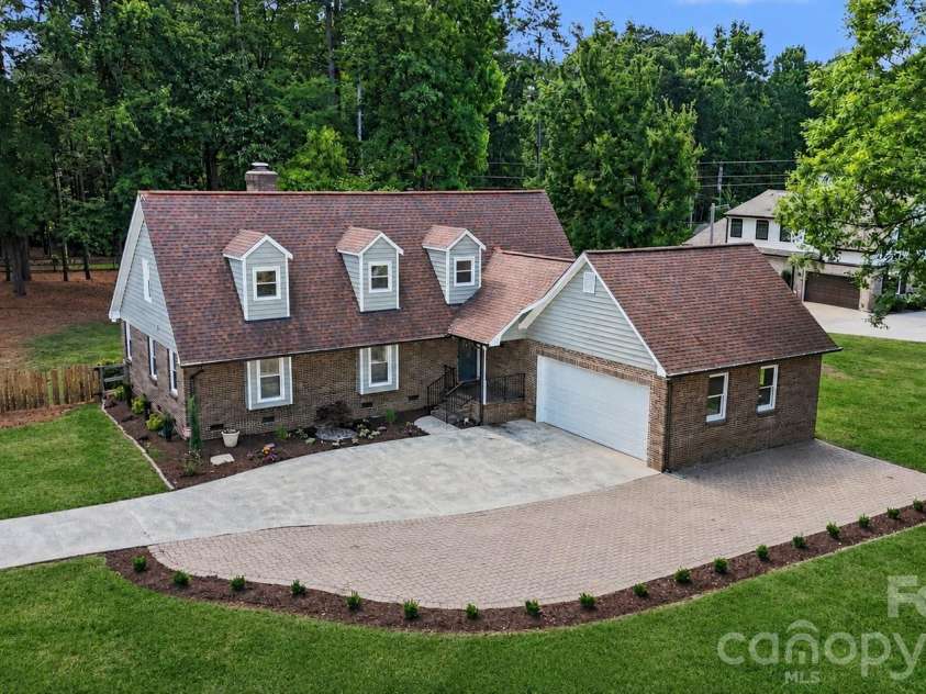 4724 Weddington Matthews Road, Matthews, NC 28104.  MLS# CAR4396504, YatesRealty ID 37770. Virtually enhanced grass