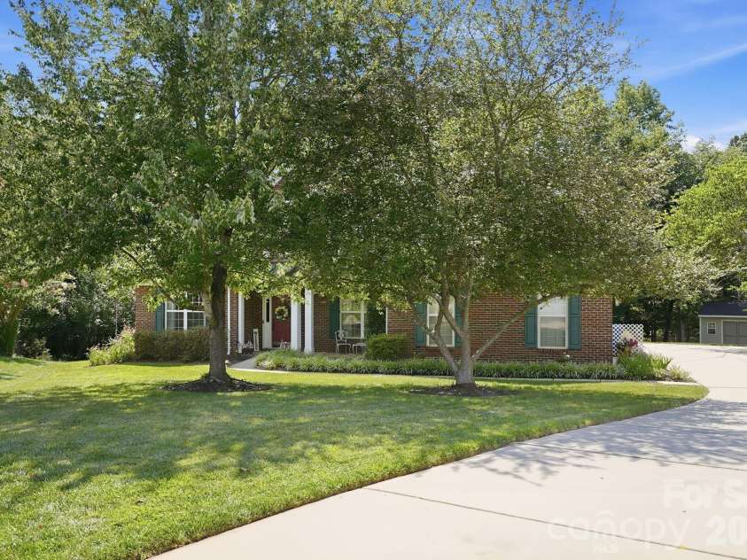 6121 Lostgate Lane, Waxhaw, NC 28173.  MLS# CAR4401256, YatesRealty ID 37771. 