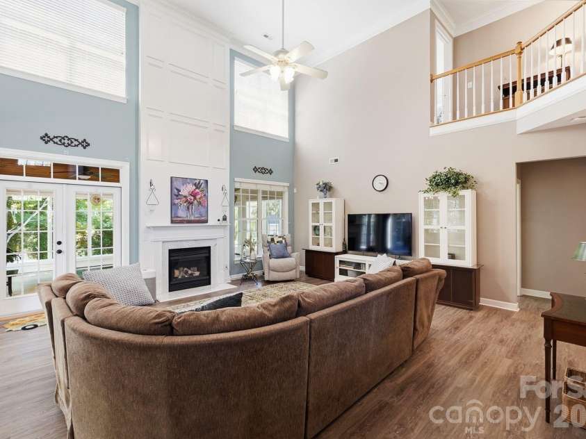 6121 Lostgate Lane, Waxhaw, NC 28173.  MLS# CAR4401256, YatesRealty ID 37771. Great Room