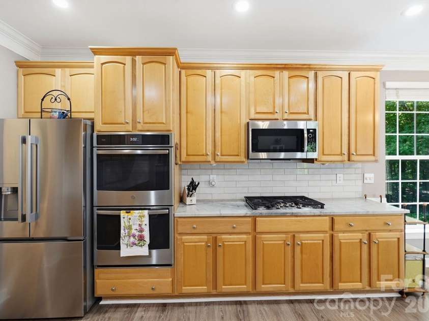 6121 Lostgate Lane, Waxhaw, NC 28173.  MLS# CAR4401256, YatesRealty ID 37771. Kitchen