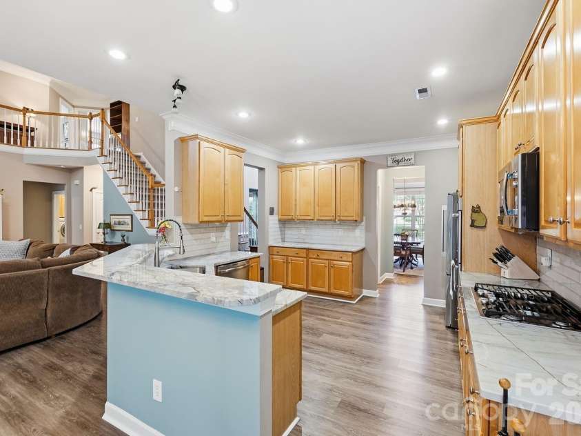 6121 Lostgate Lane, Waxhaw, NC 28173.  MLS# CAR4401256, YatesRealty ID 37771. Kitchen