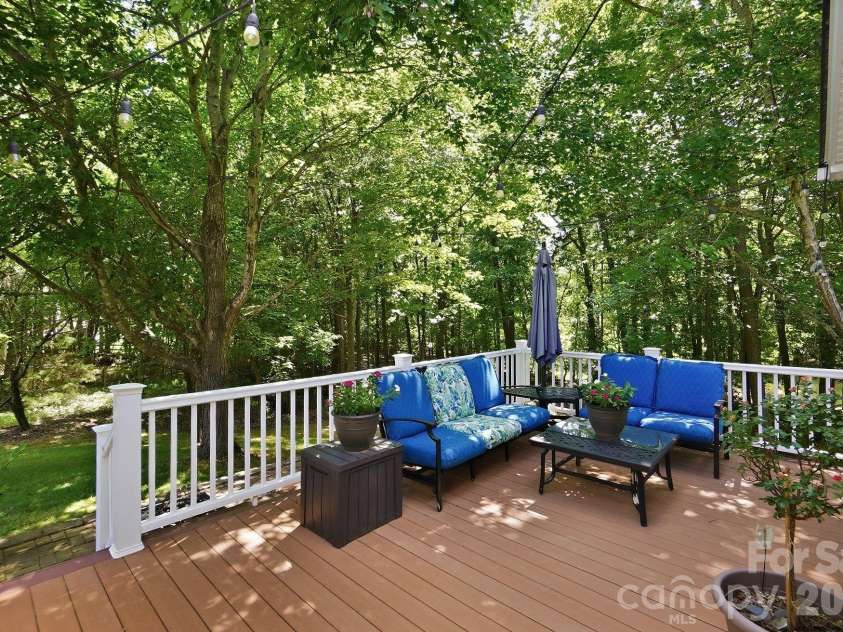 6121 Lostgate Lane, Waxhaw, NC 28173.  MLS# CAR4401256, YatesRealty ID 37771. Trex Deck