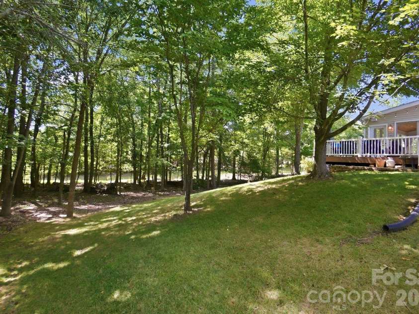 6121 Lostgate Lane, Waxhaw, NC 28173.  MLS# CAR4401256, YatesRealty ID 37771. Yard