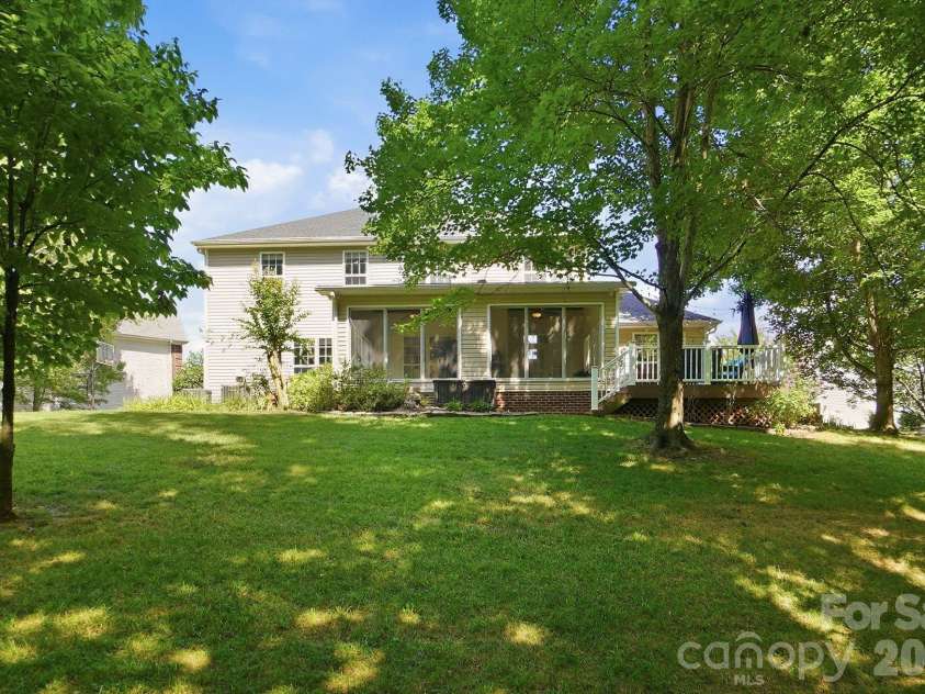 6121 Lostgate Lane, Waxhaw, NC 28173.  MLS# CAR4401256, YatesRealty ID 37771. Yard