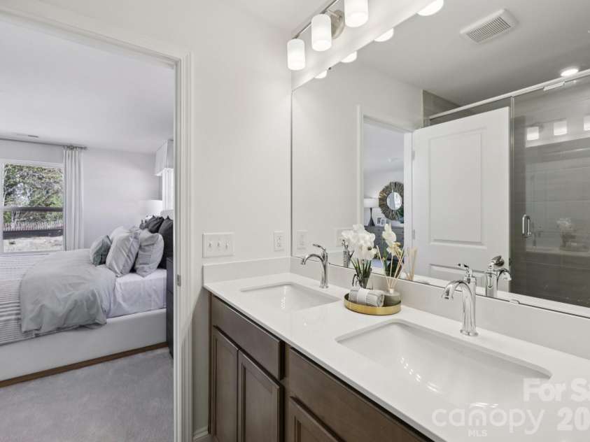 7617 Ethora Way, Charlotte, NC 28216.  MLS# CAR4373564, YatesRealty ID 37772. Owner's Bath