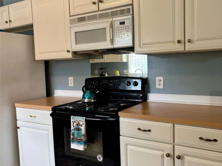 2119 Summers Glen, Rock Hill, SC 29732.  MLS# CAR4404867, YatesRealty ID 37778. Kitchen