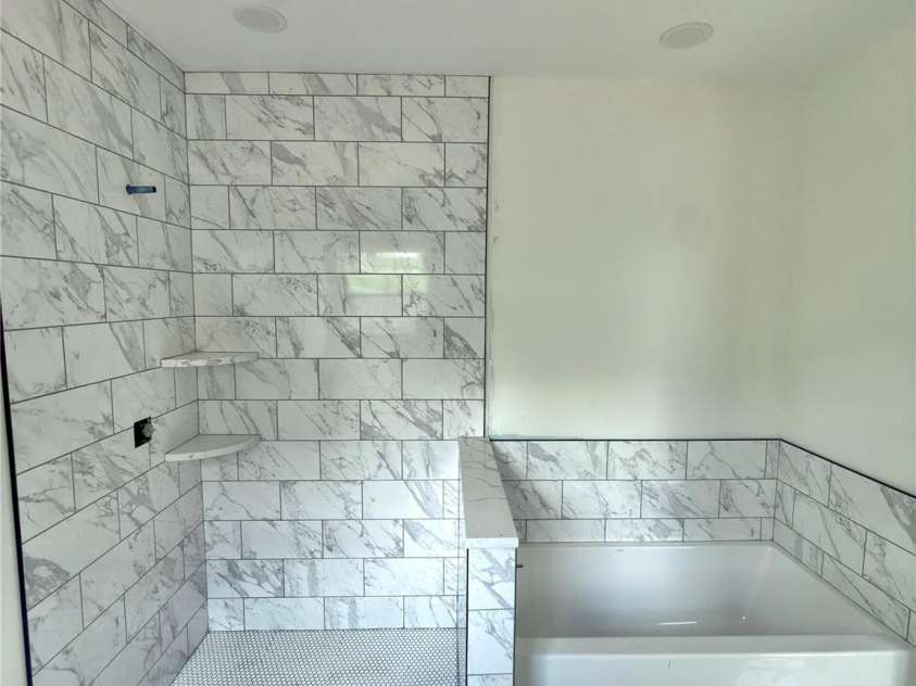 1204 Spring Time Court, Lenoir, NC 28645.  MLS# CAR4399220, YatesRealty ID 37779. Master Bath