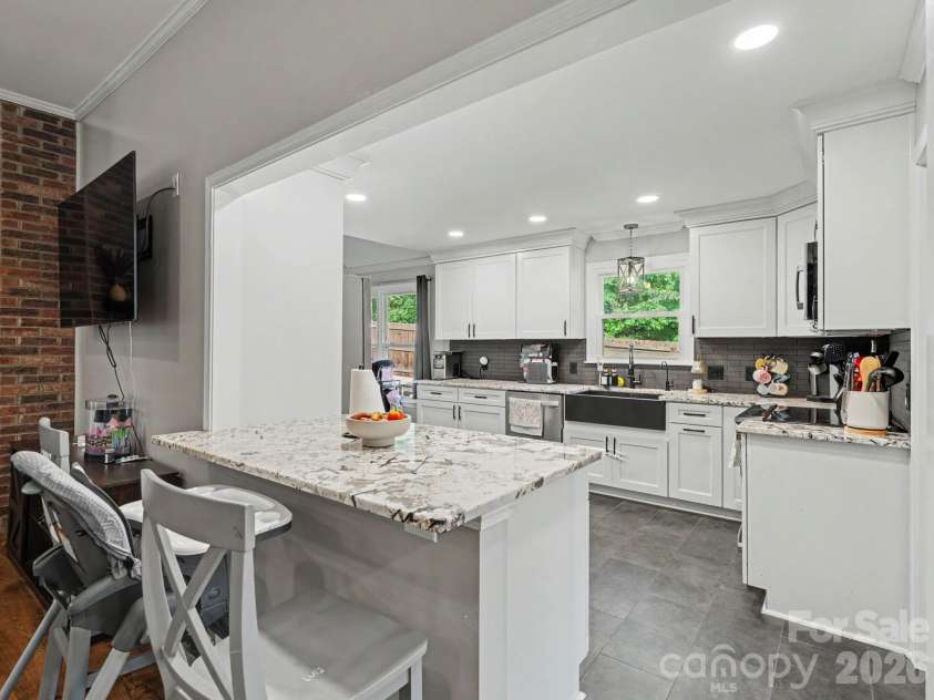 8301 Mooresville Road, Concord, NC 28027.  MLS# CAR4397469, YatesRealty ID 37781. 