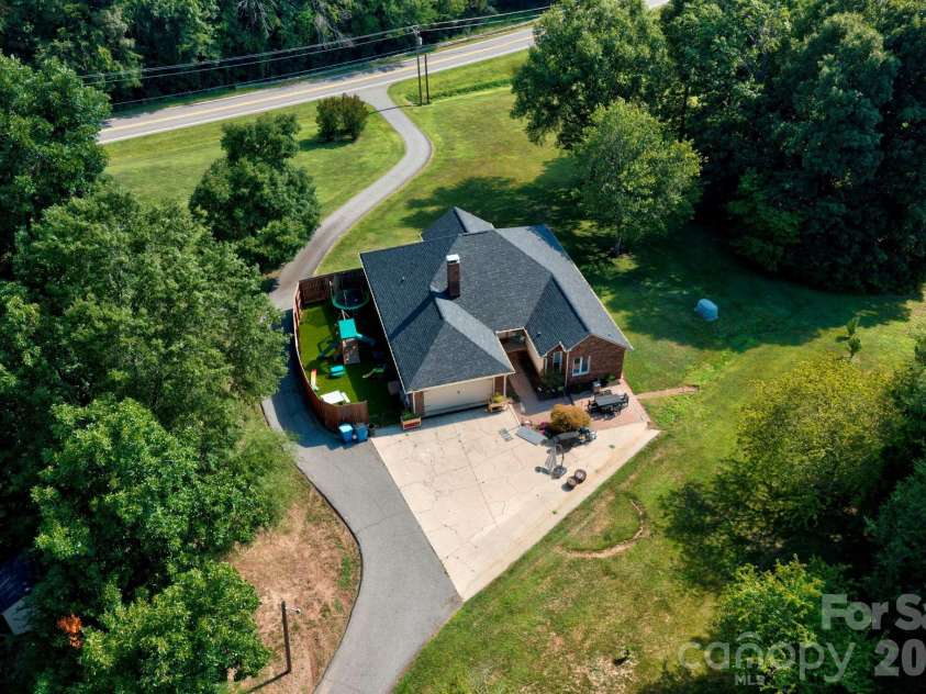 8301 Mooresville Road, Concord, NC 28027.  MLS# CAR4397469, YatesRealty ID 37781. 