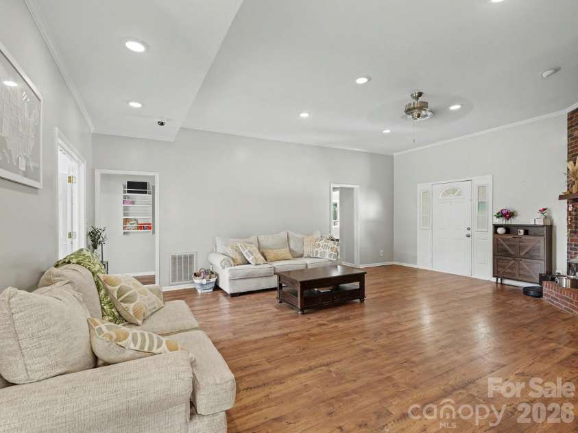 8301 Mooresville Road, Concord, NC 28027.  MLS# CAR4397469, YatesRealty ID 37781. 
