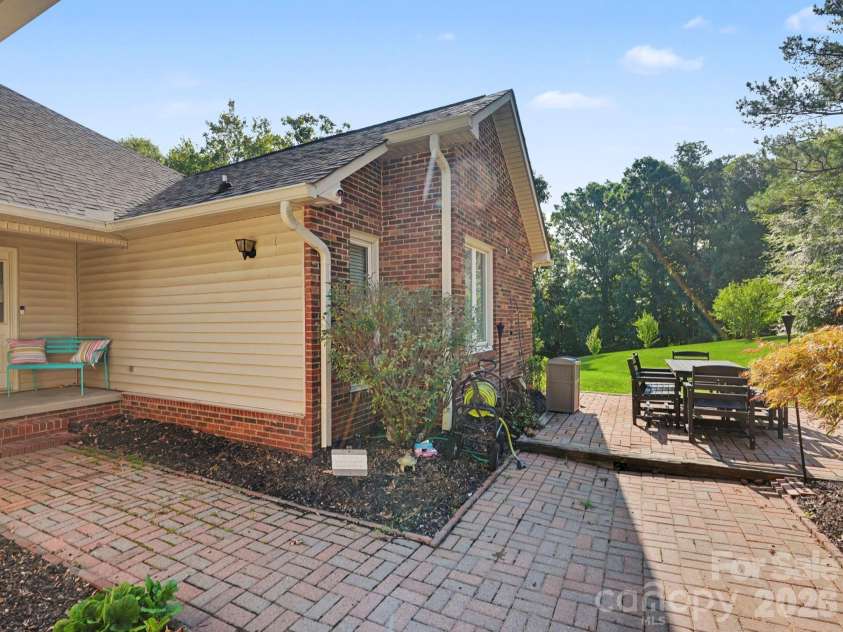 8301 Mooresville Road, Concord, NC 28027.  MLS# CAR4397469, YatesRealty ID 37781. 
