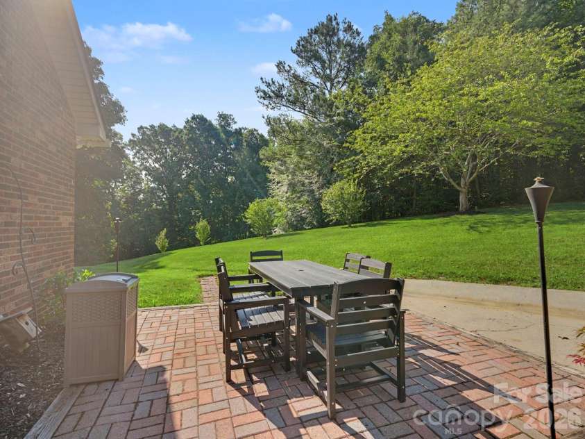 8301 Mooresville Road, Concord, NC 28027.  MLS# CAR4397469, YatesRealty ID 37781. 