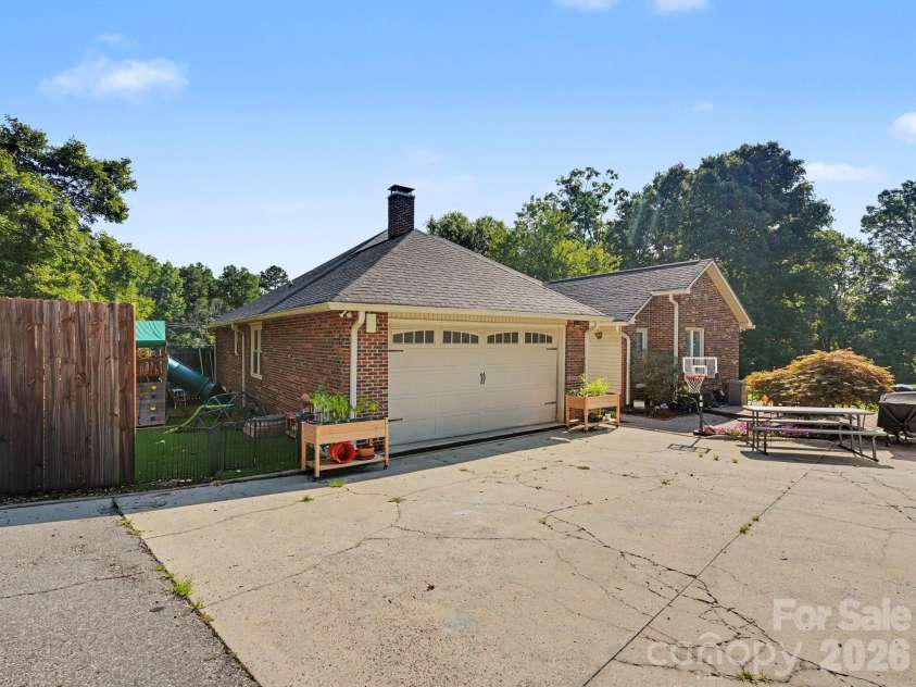 8301 Mooresville Road, Concord, NC 28027.  MLS# CAR4397469, YatesRealty ID 37781. 