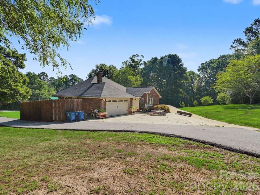 8301 Mooresville Road, Concord, NC 28027.  MLS# CAR4397469, YatesRealty ID 37781. 