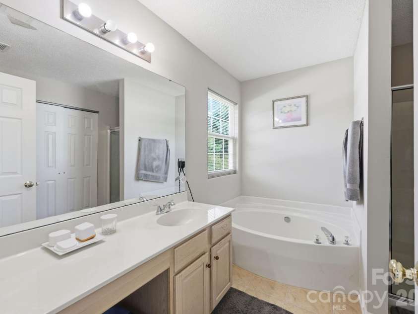 8818 Norway Court, Charlotte, NC 28269.  MLS# CAR4401510, YatesRealty ID 37782. 