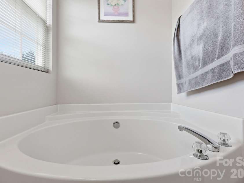 8818 Norway Court, Charlotte, NC 28269.  MLS# CAR4401510, YatesRealty ID 37782. 