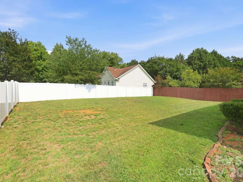 8818 Norway Court, Charlotte, NC 28269.  MLS# CAR4401510, YatesRealty ID 37782. 