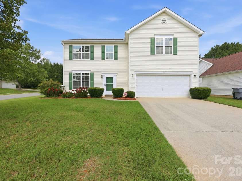 8818 Norway Court, Charlotte, NC 28269.  MLS# CAR4401510, YatesRealty ID 37782. 