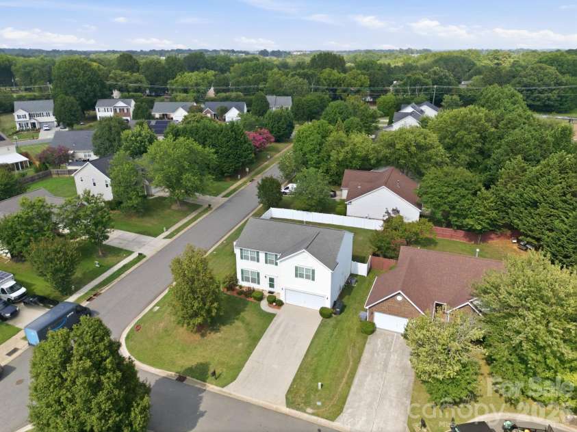 8818 Norway Court, Charlotte, NC 28269.  MLS# CAR4401510, YatesRealty ID 37782. 