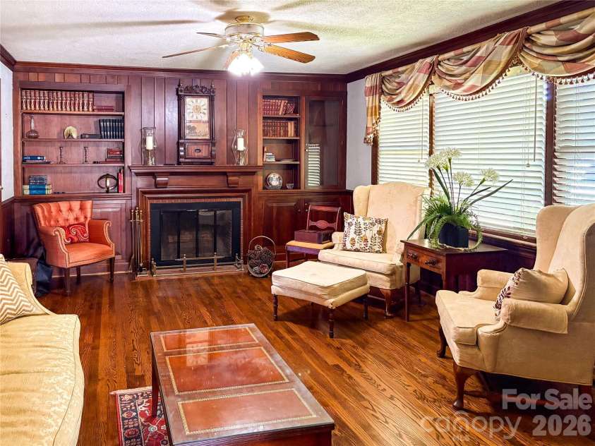 412 Ridgeway Avenue, Statesville, NC 28677.  MLS# CAR4403964, YatesRealty ID 37783. 