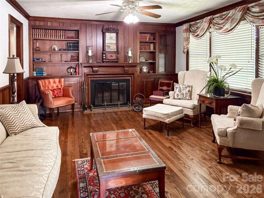 412 Ridgeway Avenue, Statesville, NC 28677.  MLS# CAR4403964, YatesRealty ID 37783. 