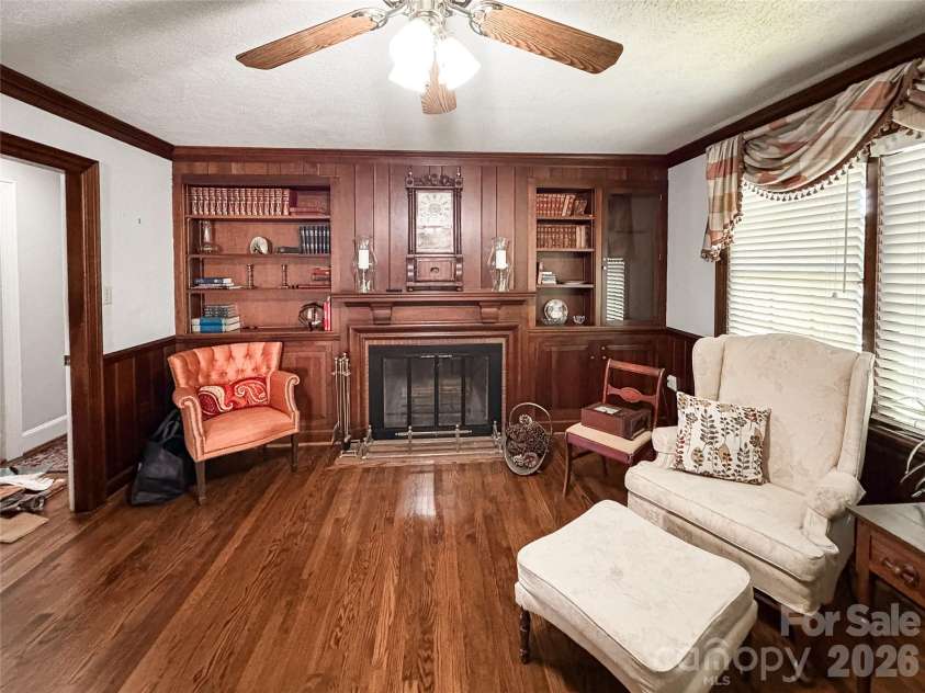 412 Ridgeway Avenue, Statesville, NC 28677.  MLS# CAR4403964, YatesRealty ID 37783. 